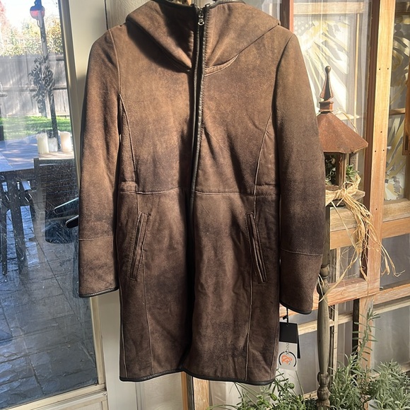 ROBERT COMSTOCK AND CO - Picture 2 of 8